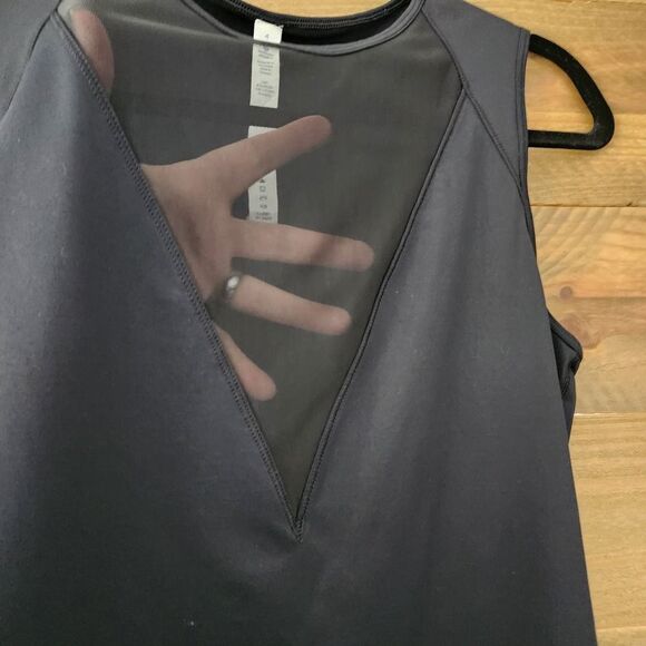 Lululemon black tank mesh V round‎ neck womens size 4 - Picture 2 of 5